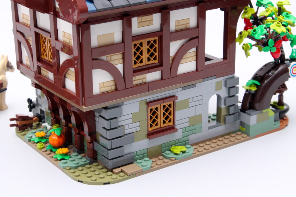 21325 Medieval Blacksmith review 3
