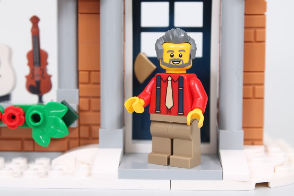 LEGO Winter Village 10308 Holiday Main Street review 32 1024x683