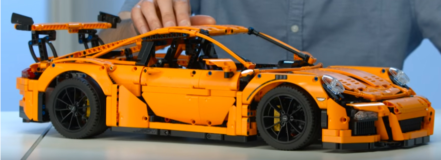 LEGO Technic Porsche 911 GT3 RS Designer Video