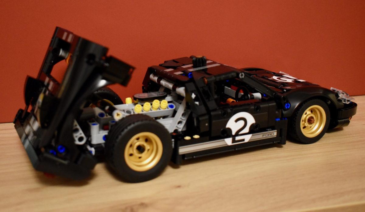 LEGO Technic 42223 1966 Ford GT40 MKII review 3 1200x699
