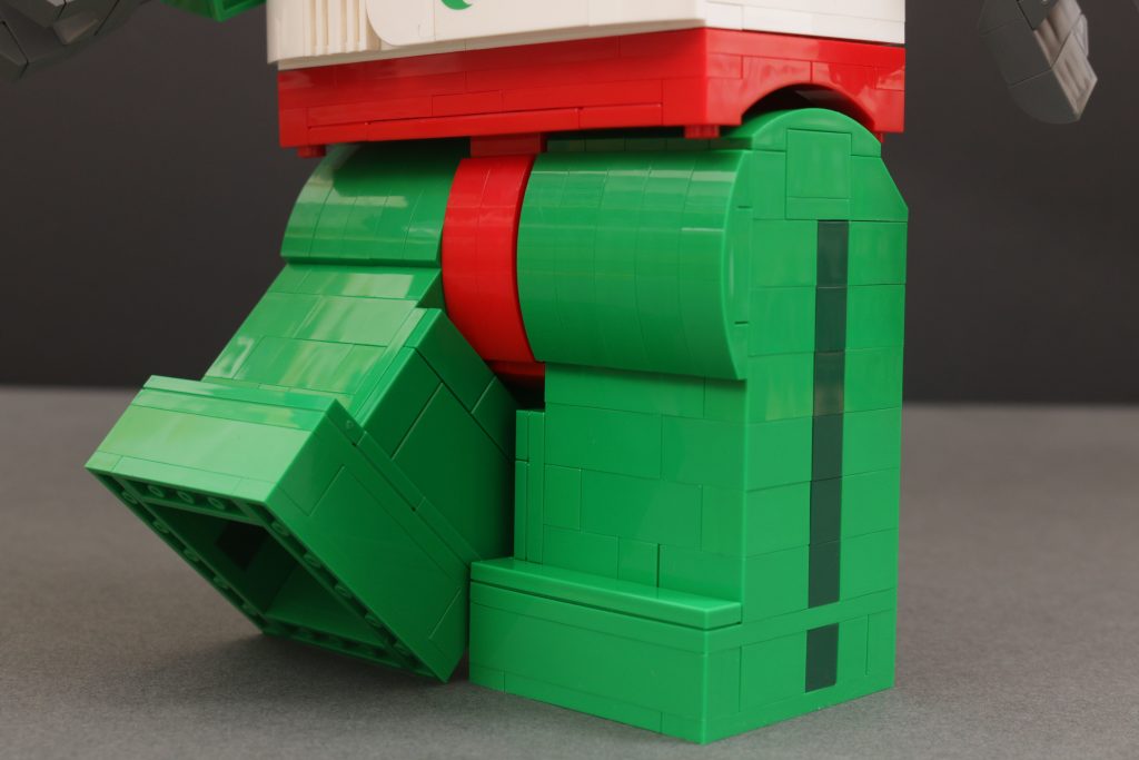 LEGO Minifigures 40819 Up Scaled Racing Driver Minifigure review 12 1024x683