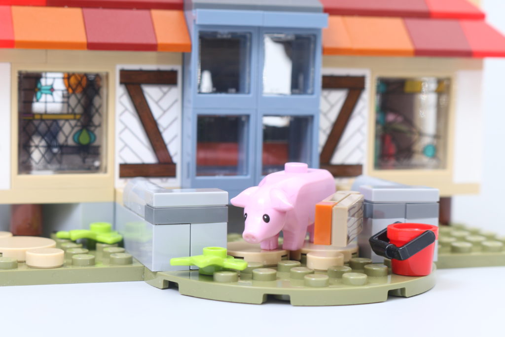 LEGO Harry Potter 75980 Attack on the Burrow review 37