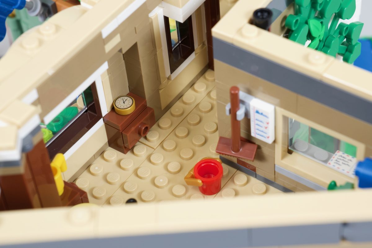 LEGO Icons 11371 Shopping Street review 43 1200x800