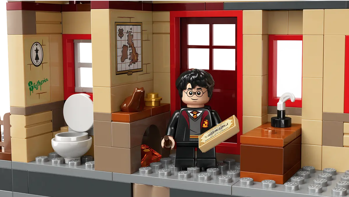 LEGO Harry Potter 76423 Hogwarts Express Hogsmeade Station 5