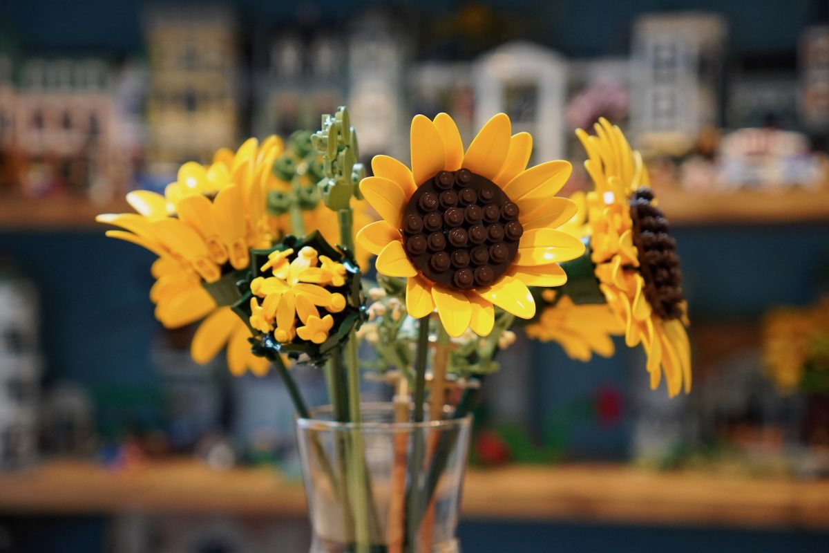 LEGO Botanicals 11502 Sunflower Bouquet review 1 1200x800
