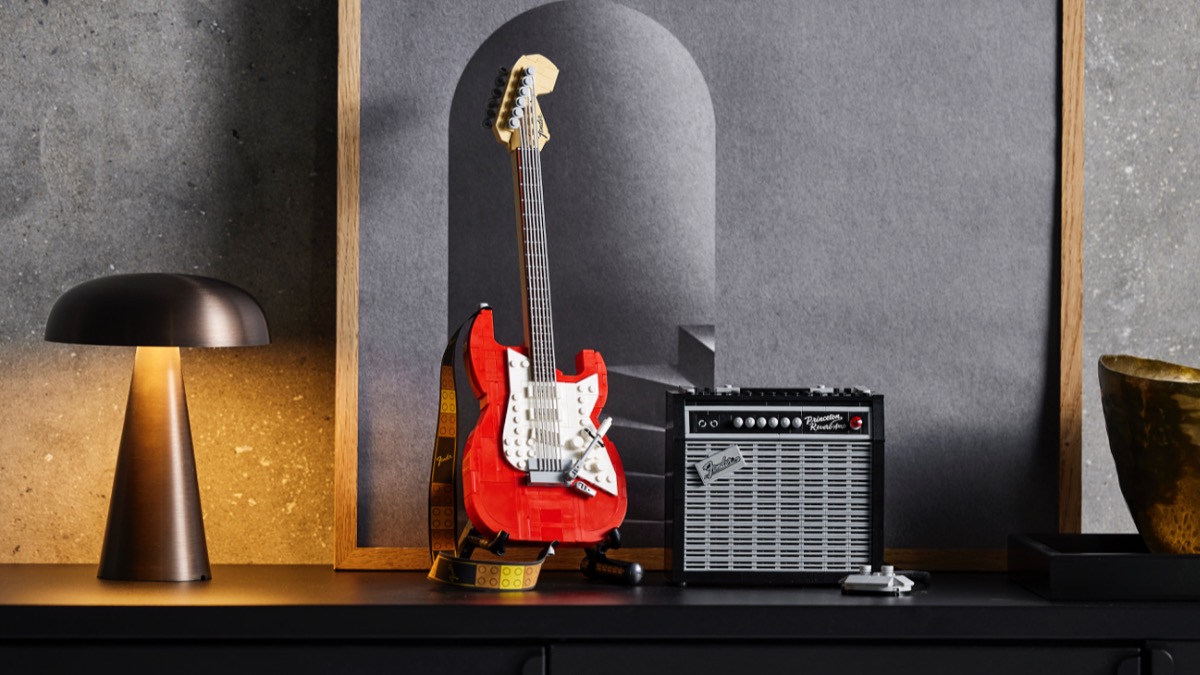 VIDEO: First look at LEGO Ideas 21329 Fender Stratocaster
