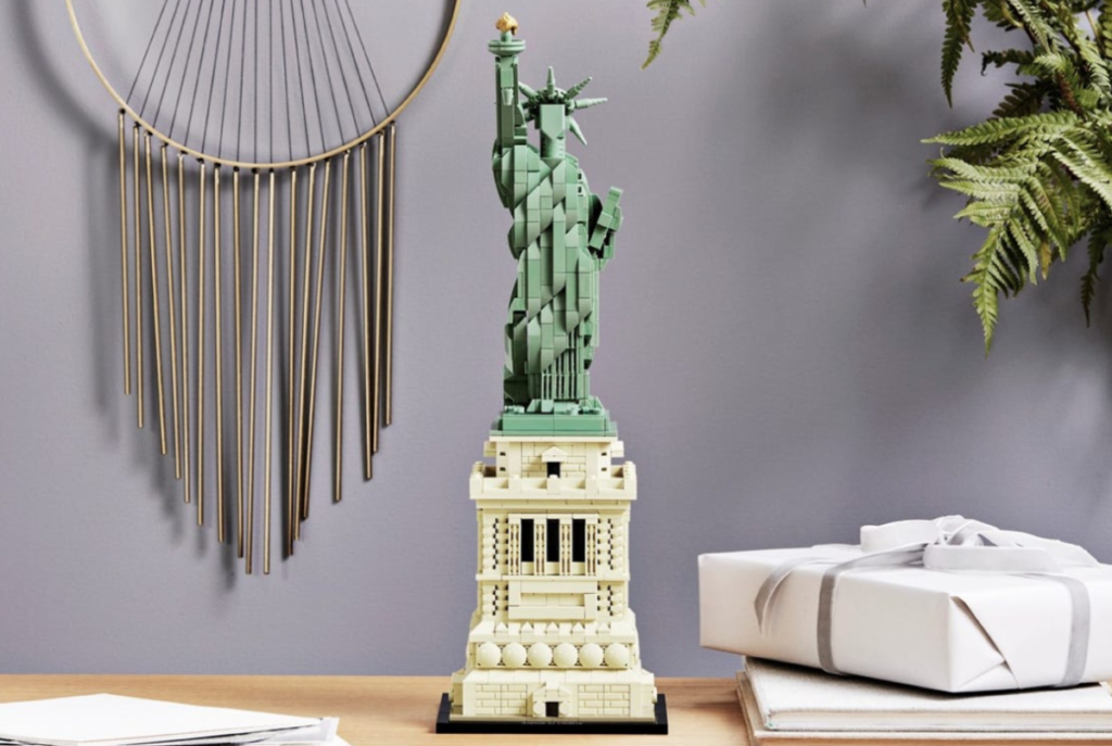 LEGO Architecture 21042 Statue of Liberty lifestyle 1024x687