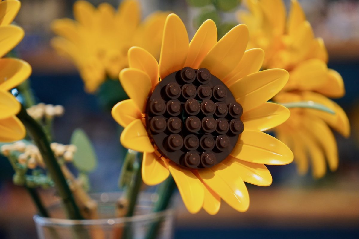 LEGO Botanicals 11502 Sunflower Bouquet review 5 1200x800