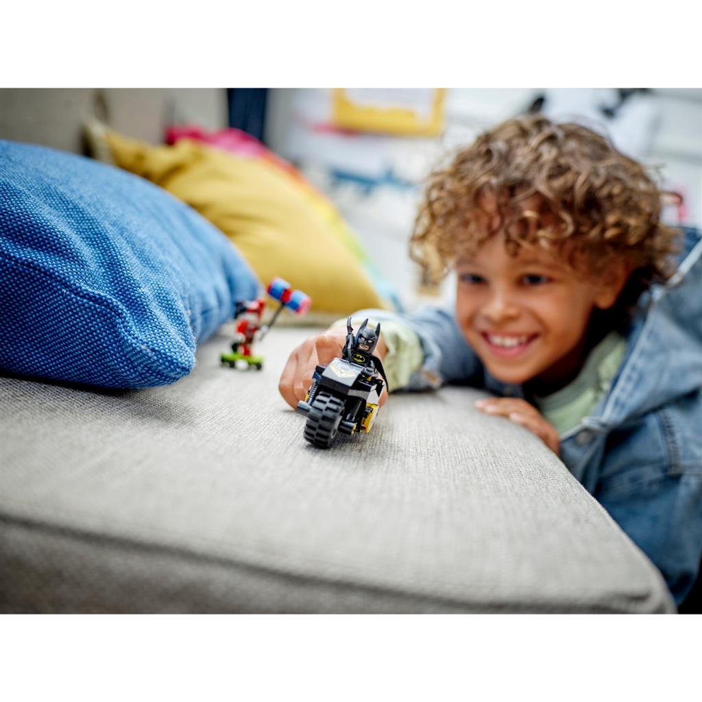 LEGO DC 76220 Batman versus Harley Quinn 6
