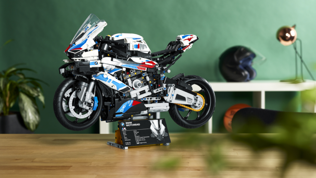 LEGO Technic 42130 BMW M 1000 RR 8 1024x576