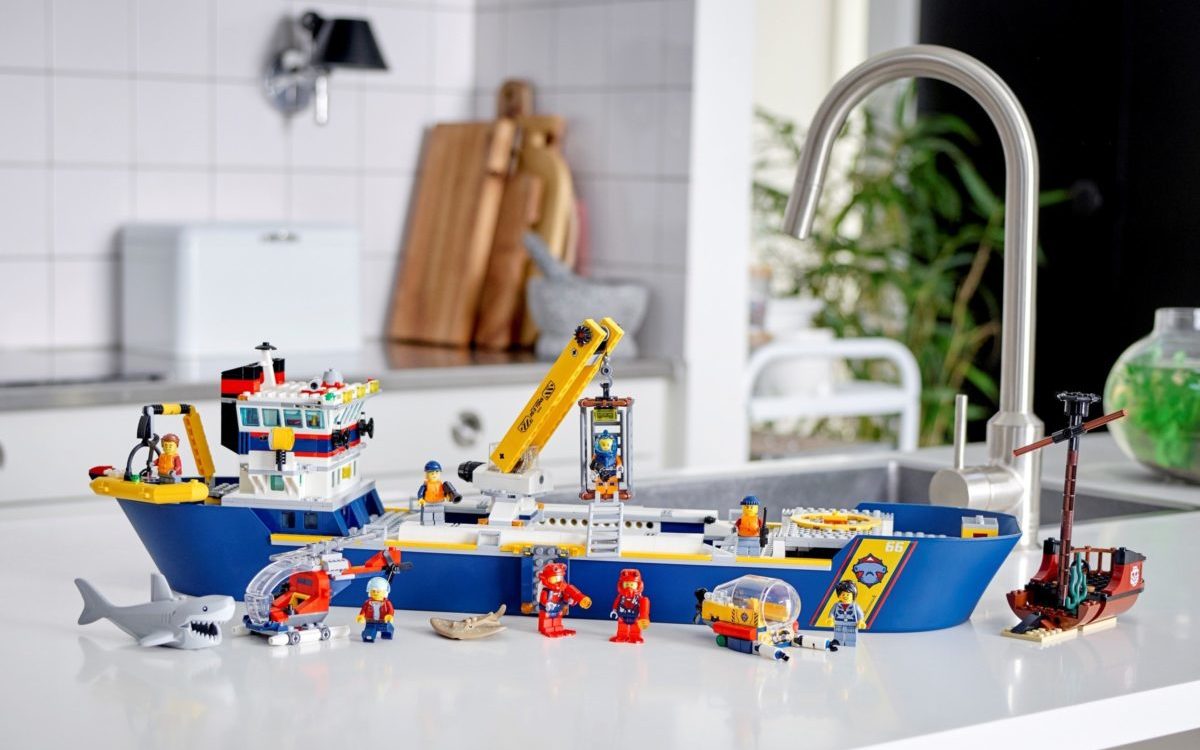 Last chance for massive LEGO savings at IWOOT