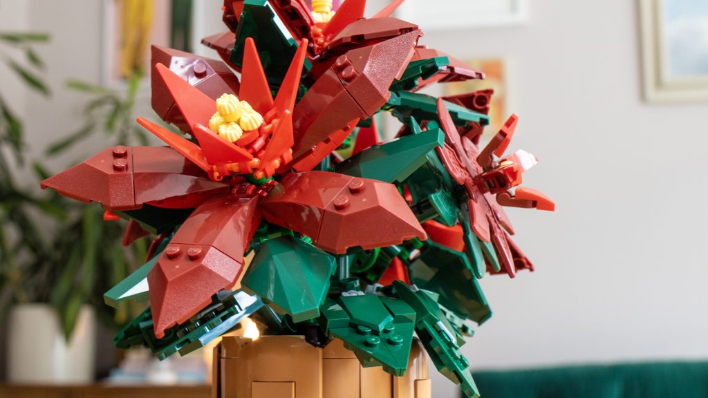 LEGO icons 10370 Poinsettia 3 1024x576