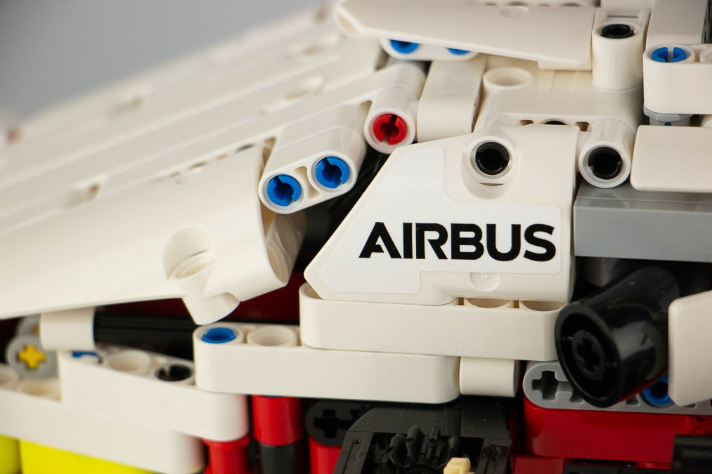 42145 Technic Airbus H175 Rescue Helicopter 9