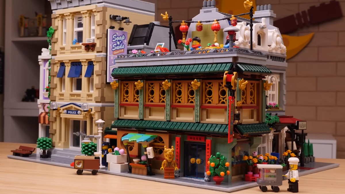 Make a modular out of LEGO 80113 Family Reunion Celebration
