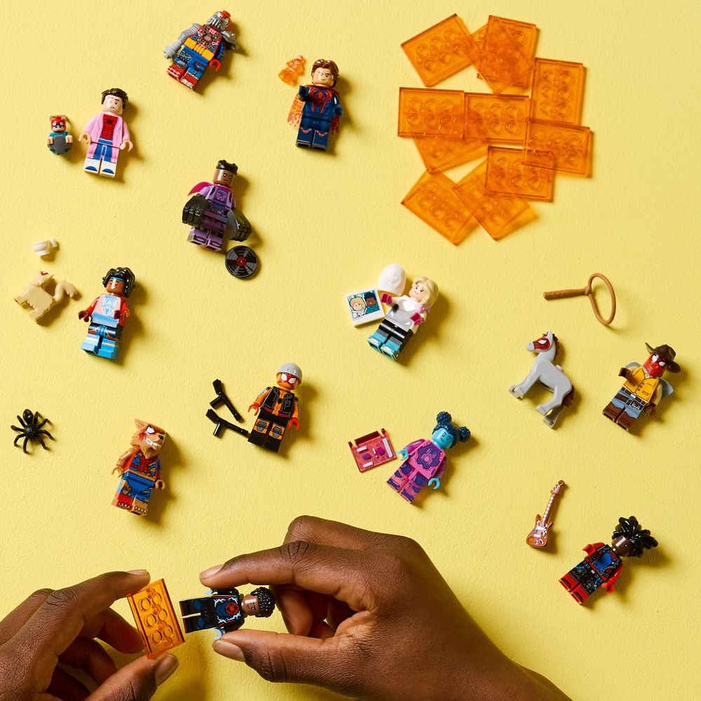 LEGO Minifigures 71050 Across the Spider Verse 8