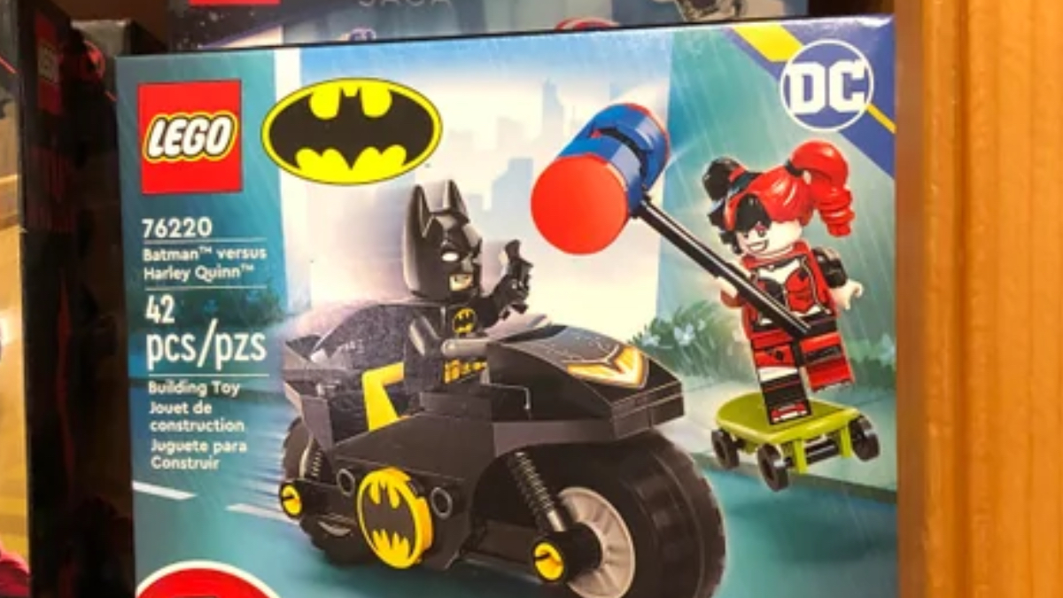 LEGO 76220 Batman versus Harley Quinn uncovered