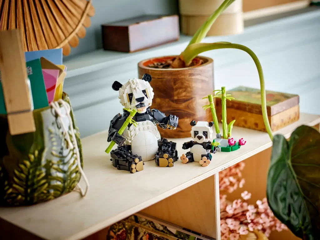 LEGO Creator 31165 Wild Animals Panda Family lifestyle 2 1024x768