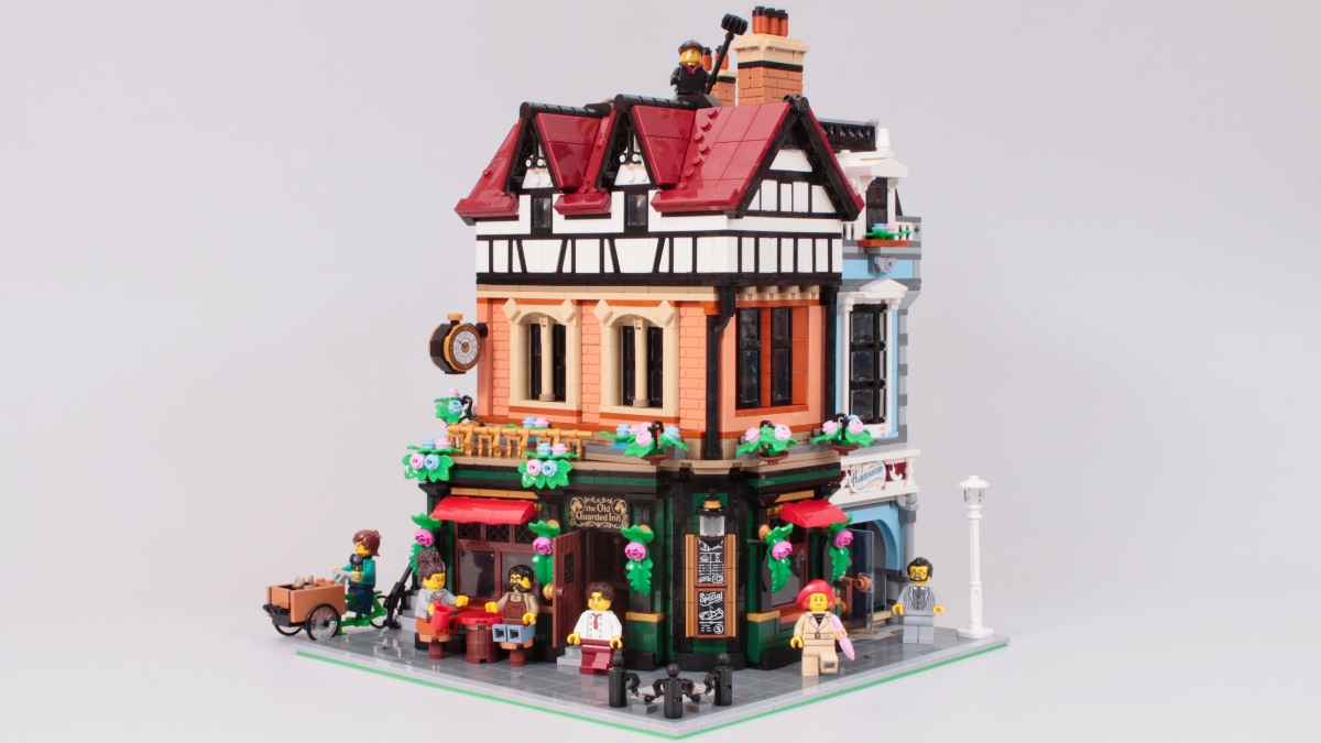 LEGO Icons 10350 Tudor Corner review