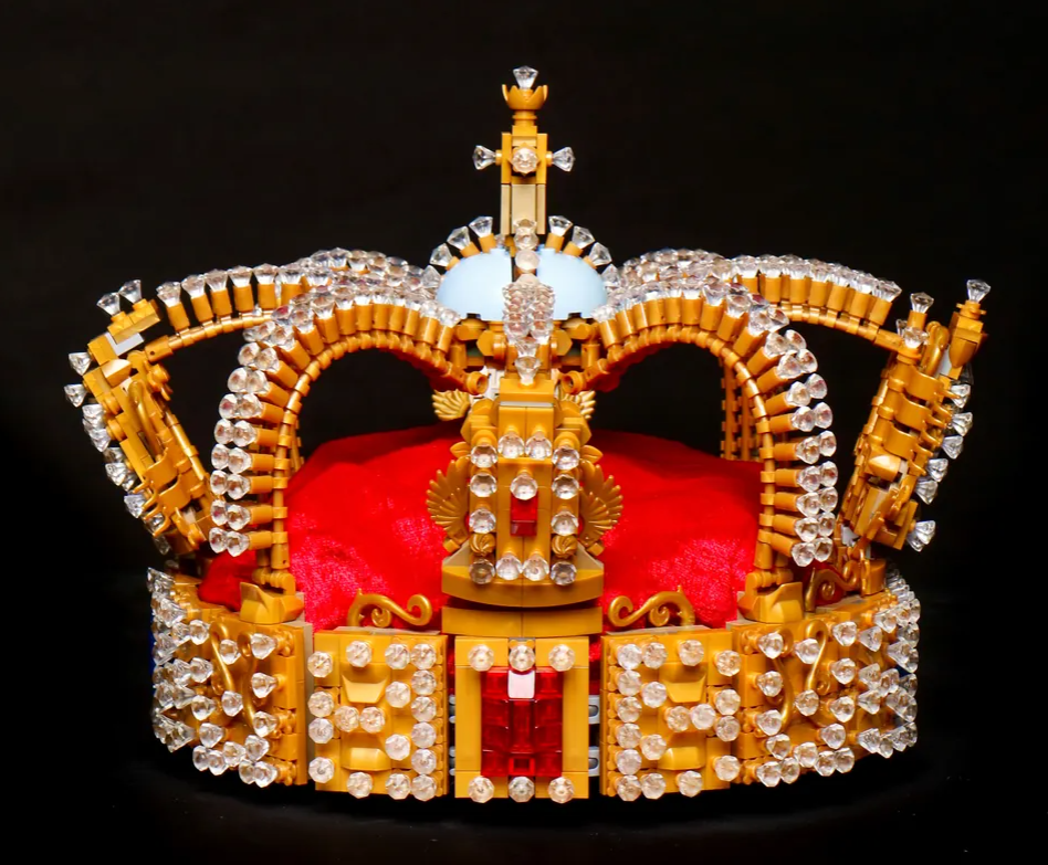 LEGO Ideas crown 1
