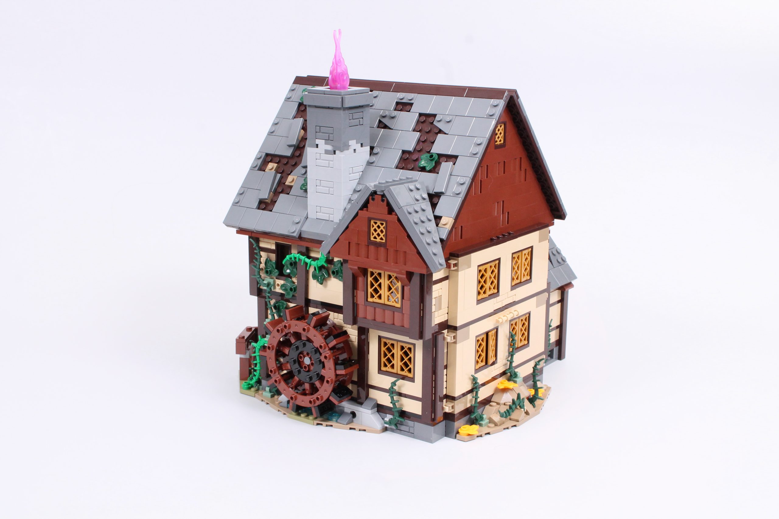 LEGO Ideas 21341 Disney Hocus Pocus The Sanderson Sisters Cottage review 12 scaled
