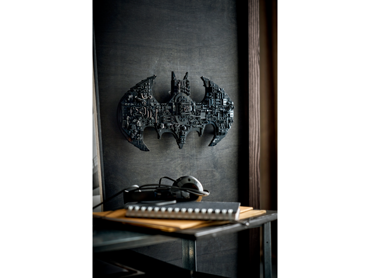 LEGO DC 76330 Batman Logo 7 1200x900