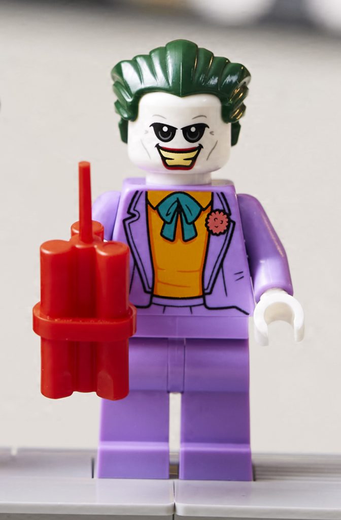 LEGO Batman 76271 Gotham City Skyline Joker 672x1024