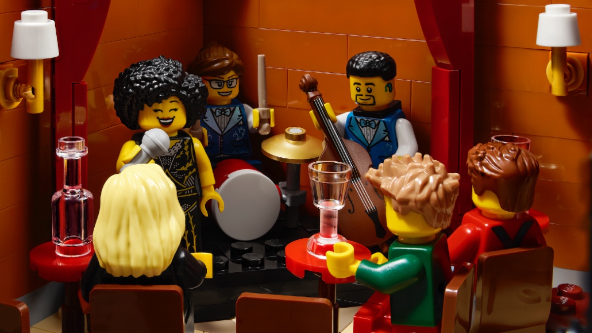 LEGO Icons 10312 Jazz Club already has another performer