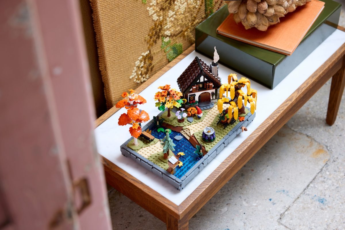 LEGO Icons 11372 Autumn Cottage Garden 10 1200x801