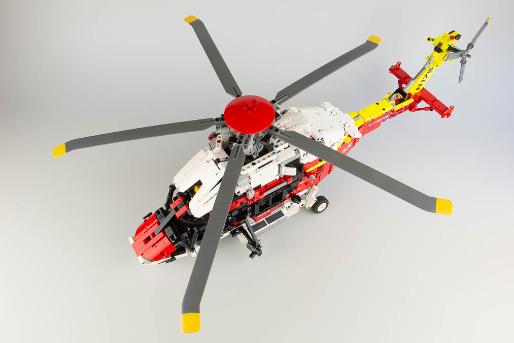 42145 Technic Airbus H175 Rescue Helicopter 15
