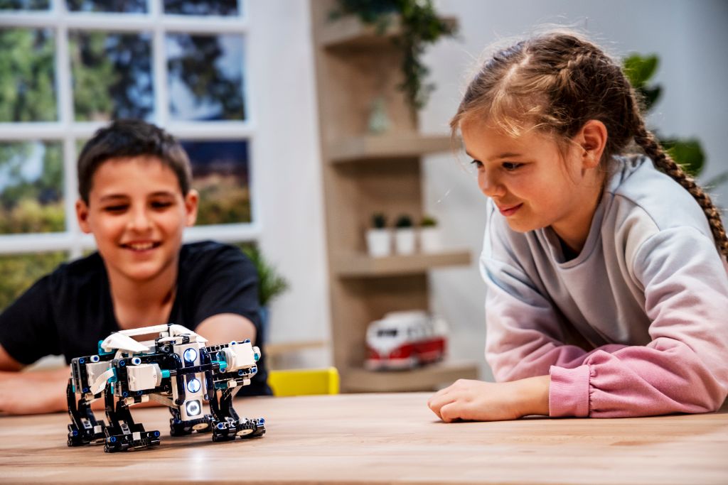 LEGO Mindstorms 51515 Robot Inventor 10