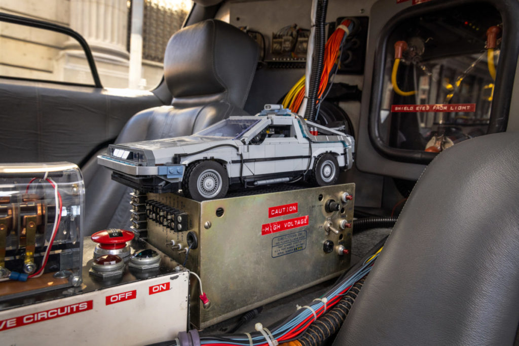 LEGO Back to the Future Time Machine Universal Studios – Image 3 1024x683