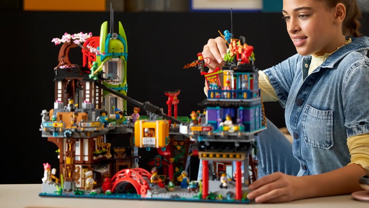 LEGO is causing toilet-related drama... again
