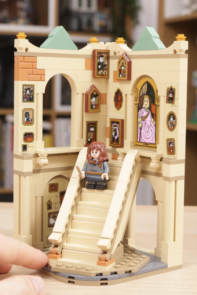 LEGO Harry Potter 40577 Hogwarts Grand Staircase GWP review 2 683x1024