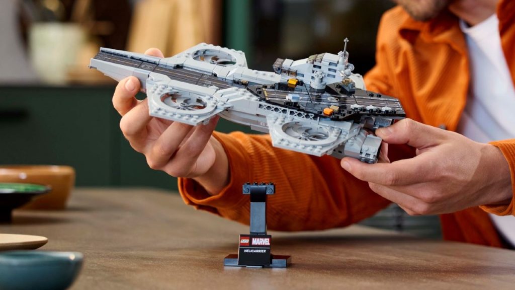 lego marvel 76295 helicarrier lifestyle featured 1024x576