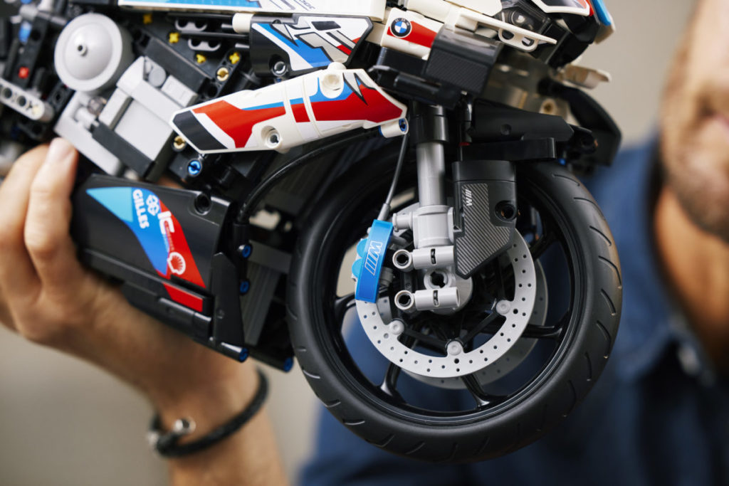 LEGO Technic 42130 BMW M 1000 RR 12 1024x683