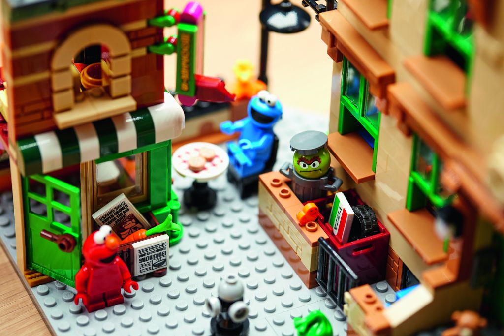 LEGO Ideas 21324 Sesame Street 24