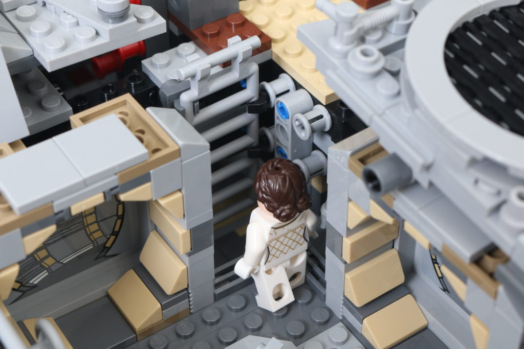 LEGO Star Wars 75192 UCS Ultimate Collectors Series Millennium Falcon review 48
