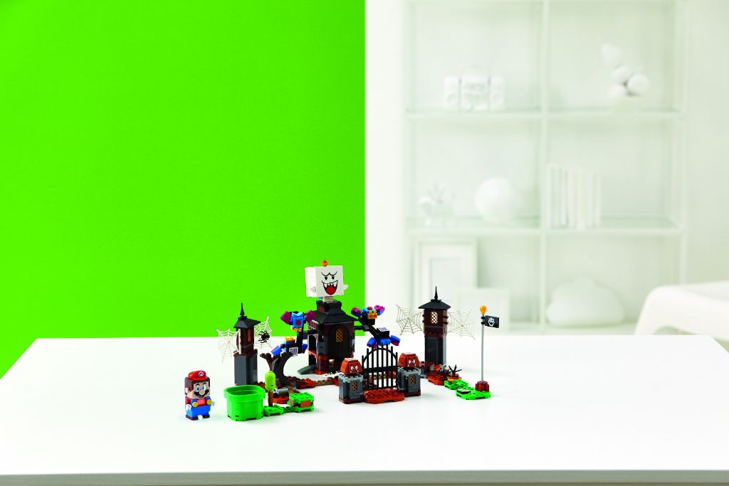 LEGO Super Mario 71377 King Boo and the Haunted Yard Expansion Set 1