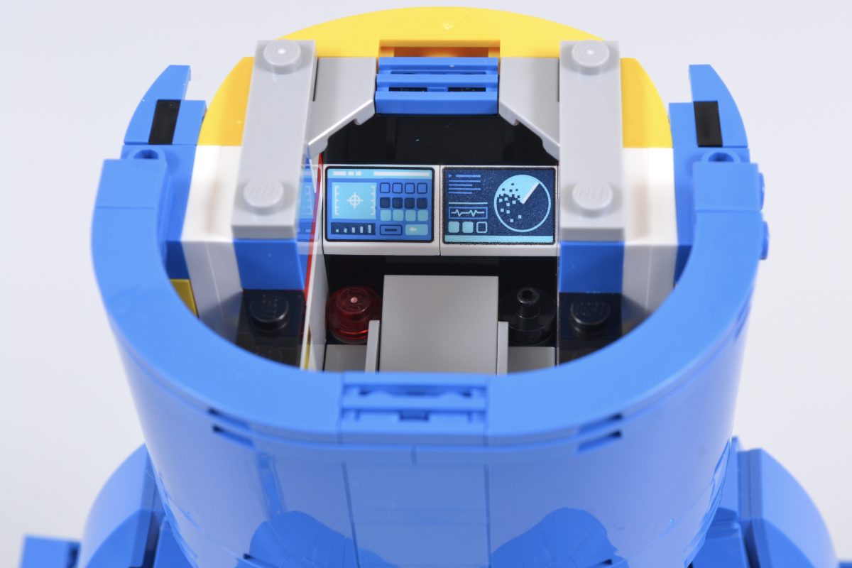 LEGO 40921 Up Scaled Blue Astronaut Minifigure 14 1200x800