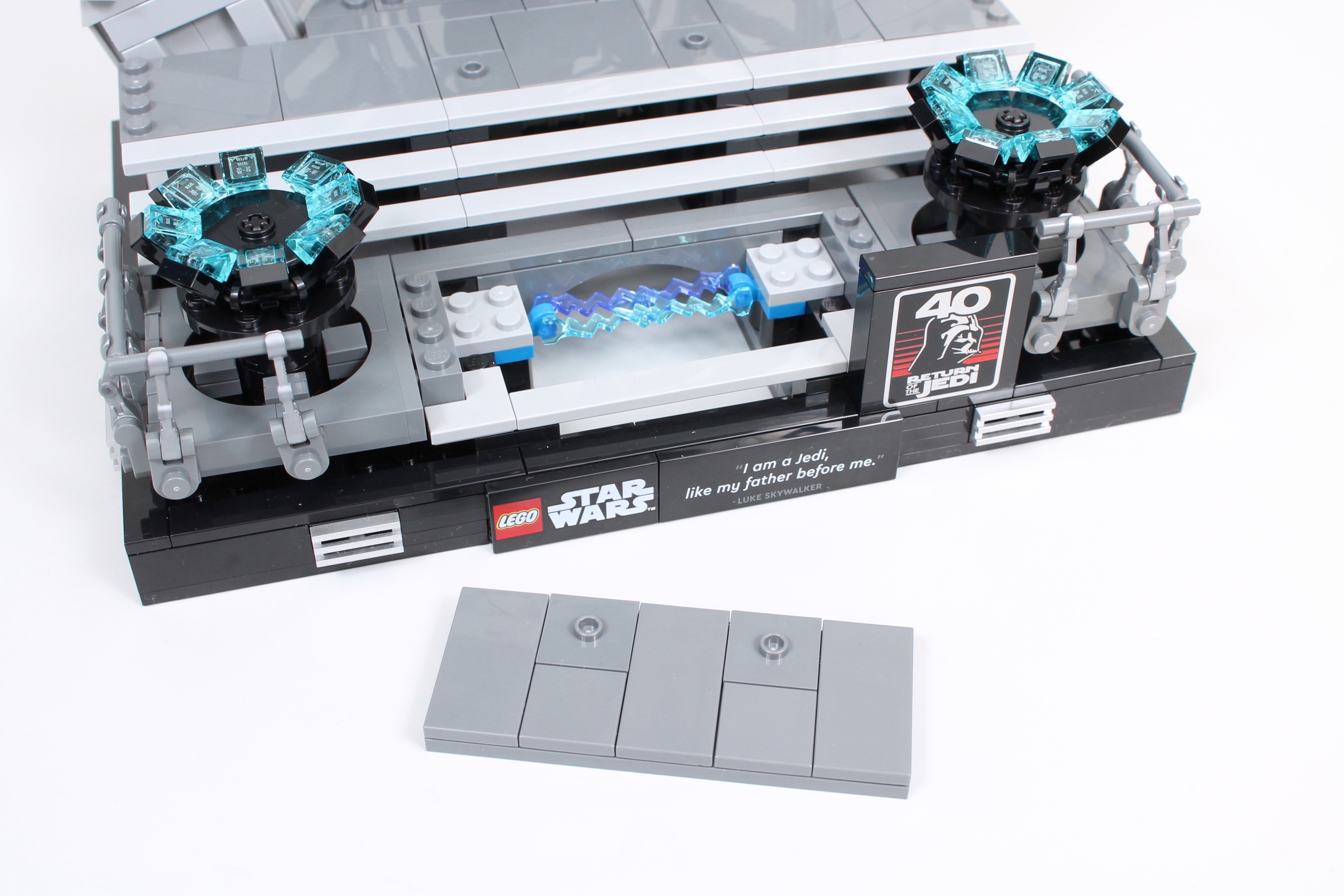 LEGO Star Wars 75352 Emperors Throne Room Diorama review 21 scaled