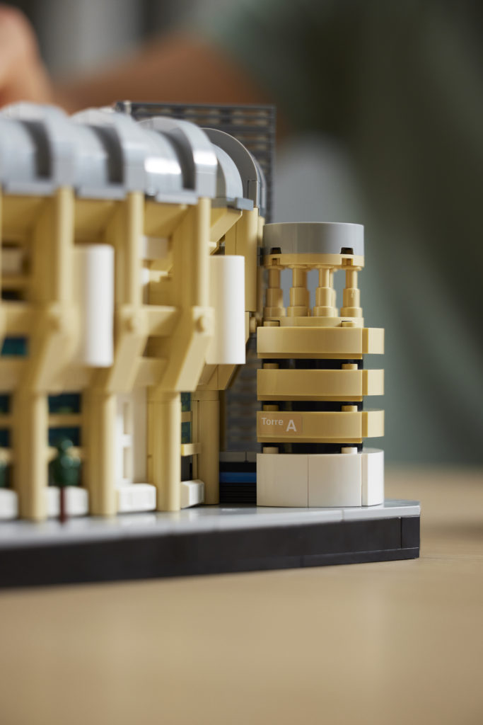 LEGO Creator Expert 10299 Santiago Bernabeu – Real Madrid stadium image 10