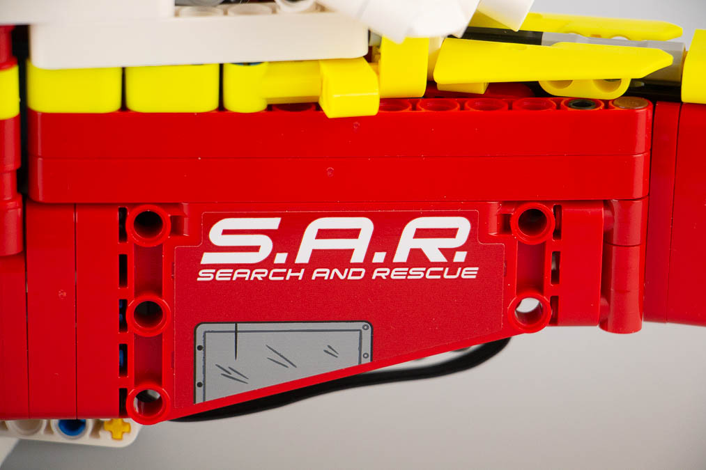 42145 Technic Airbus H175 Rescue Helicopter 22