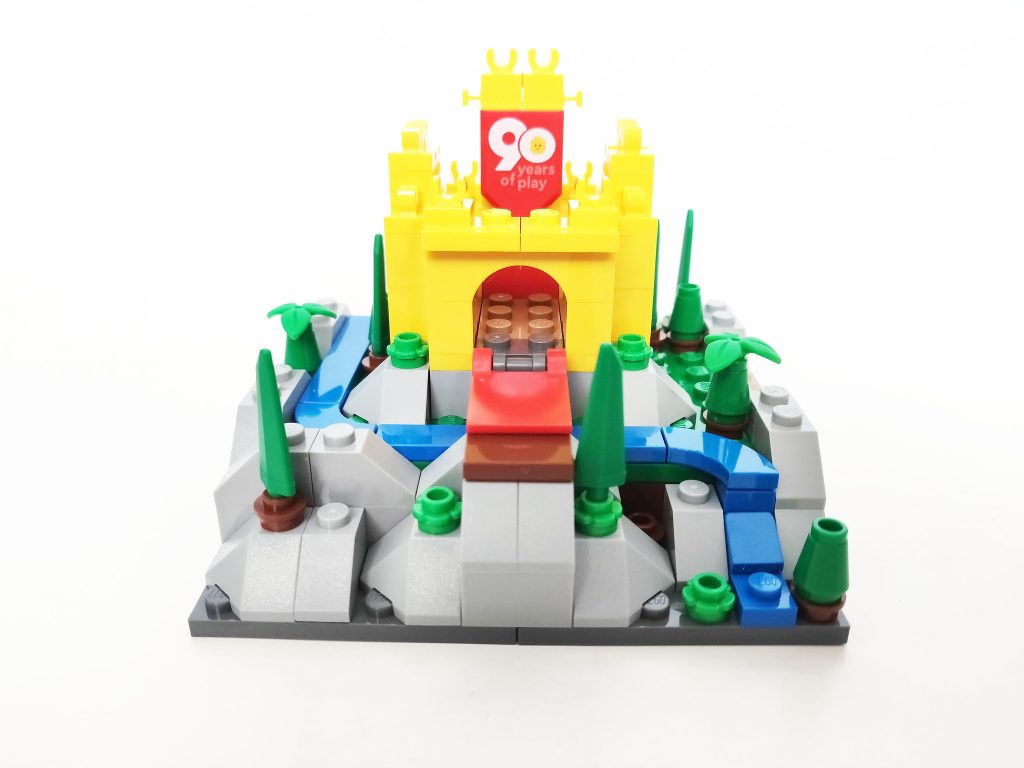 LEGO 6426244 90th Anniversary Mini Castle The Brick Fan 3 1024x768