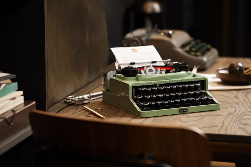 LEGO Ideas 21327 Typewriter lifestyle 8