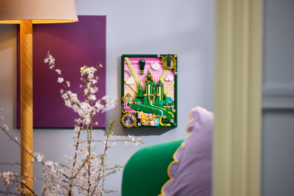 LEGO Wicked 75685 Emerald City Wall Art 8 1024x683