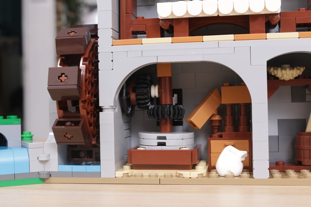 LEGO ICONS 10305 Lion Knights Castle review 21 1024x683