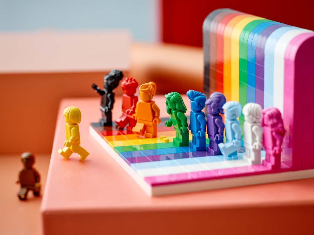 LEGO 40516 Everyone is Awesome 14