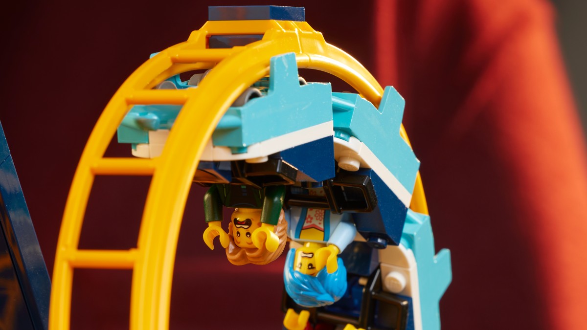 LEGO 10303 Loop Coaster enjoys a festive twist