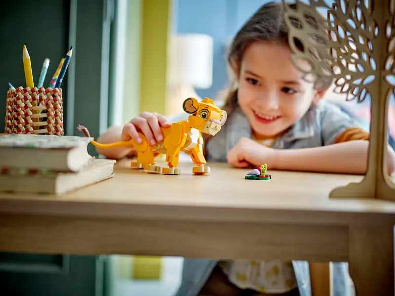 LEGO Disney 43243 Simba the Lion King Cub Lifestyle