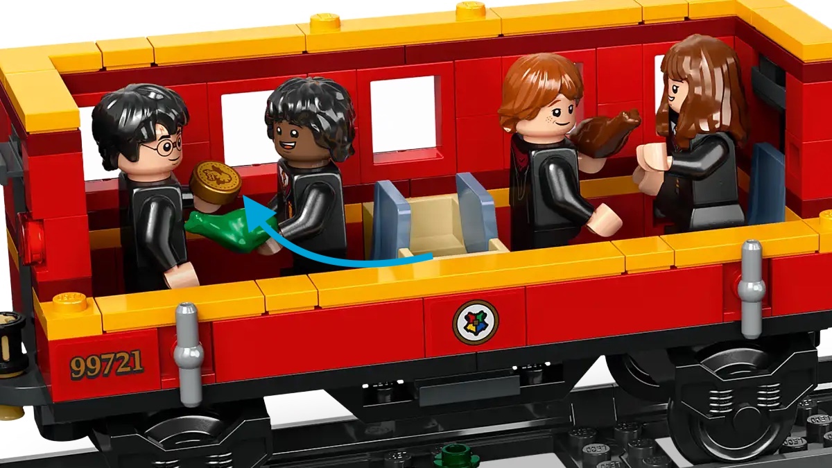 LEGO Harry Potter 76423 Hogwarts Express Hogsmeade Station details 3
